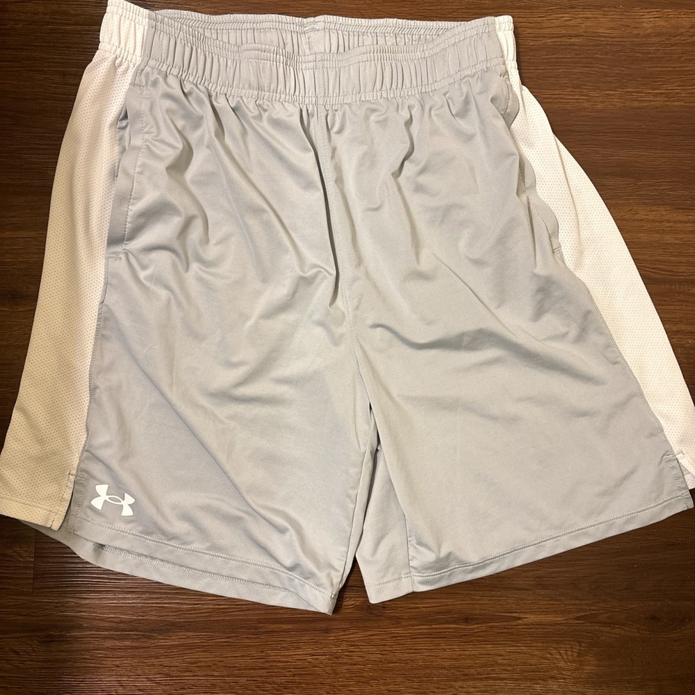 Under Armour Men's Light Gray Athletic Shorts